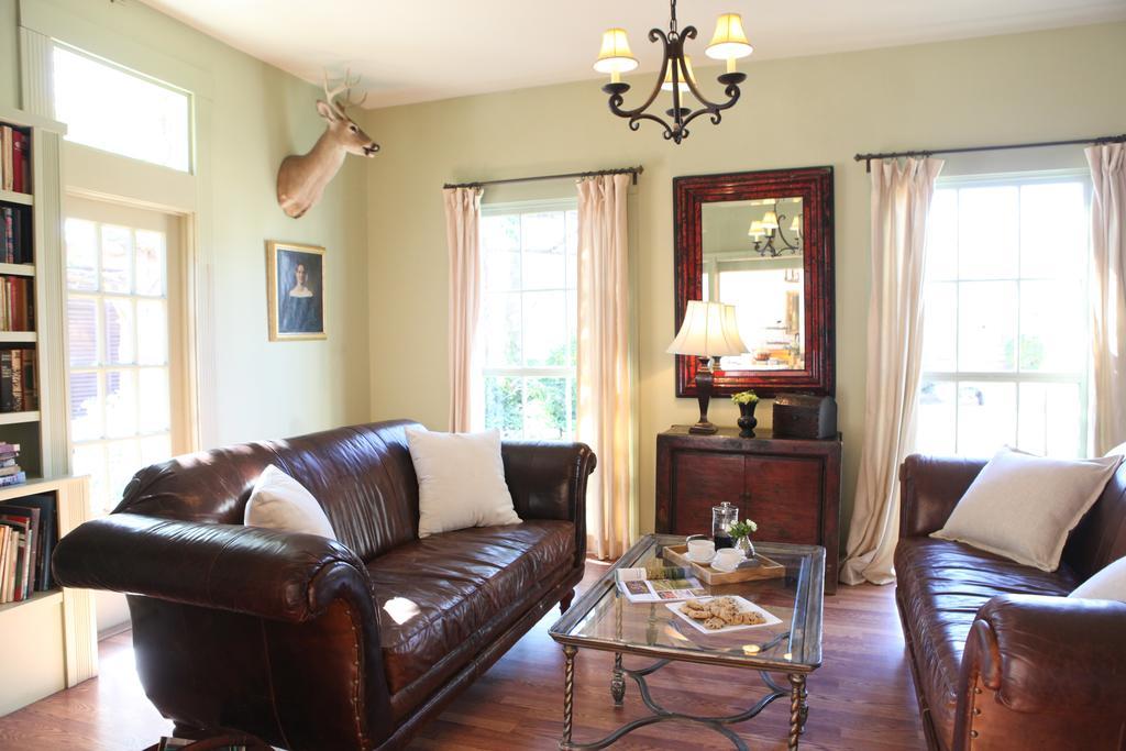 Hoffman Haus Bed & Breakfast Фредериксбург Екстериор снимка