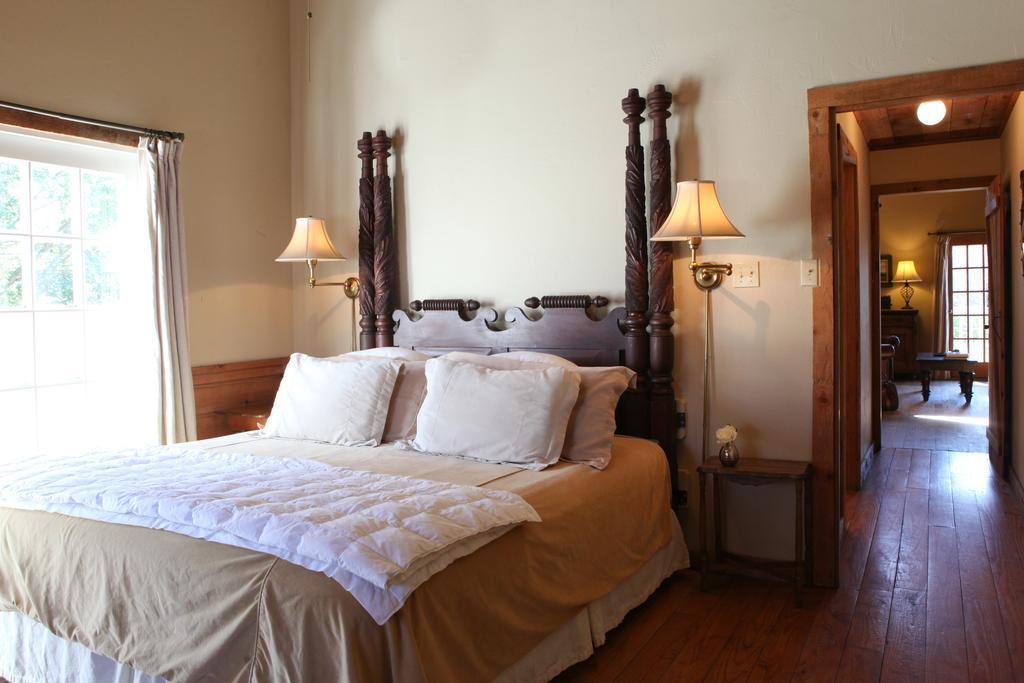 Hoffman Haus Bed & Breakfast Фредериксбург Екстериор снимка