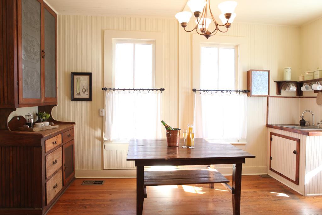 Hoffman Haus Bed & Breakfast Фредериксбург Екстериор снимка