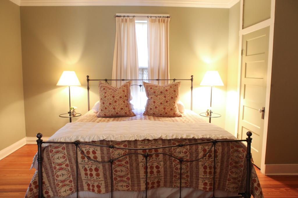 Hoffman Haus Bed & Breakfast Фредериксбург Екстериор снимка