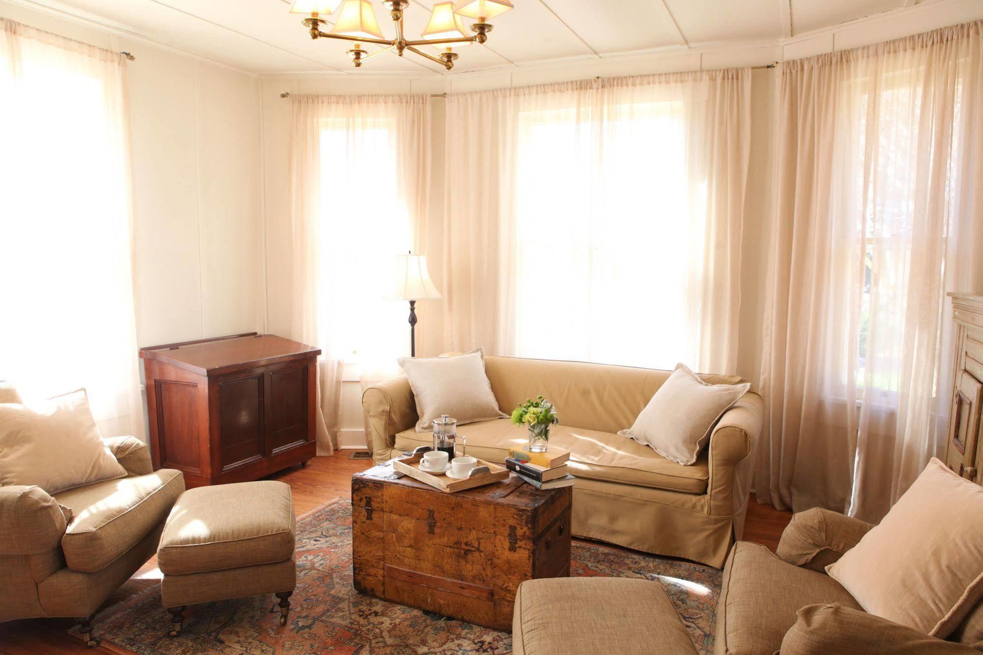 Hoffman Haus Bed & Breakfast Фредериксбург Екстериор снимка