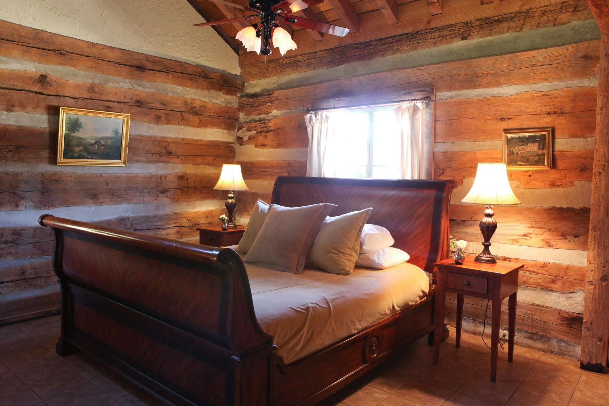 Hoffman Haus Bed & Breakfast Фредериксбург Екстериор снимка
