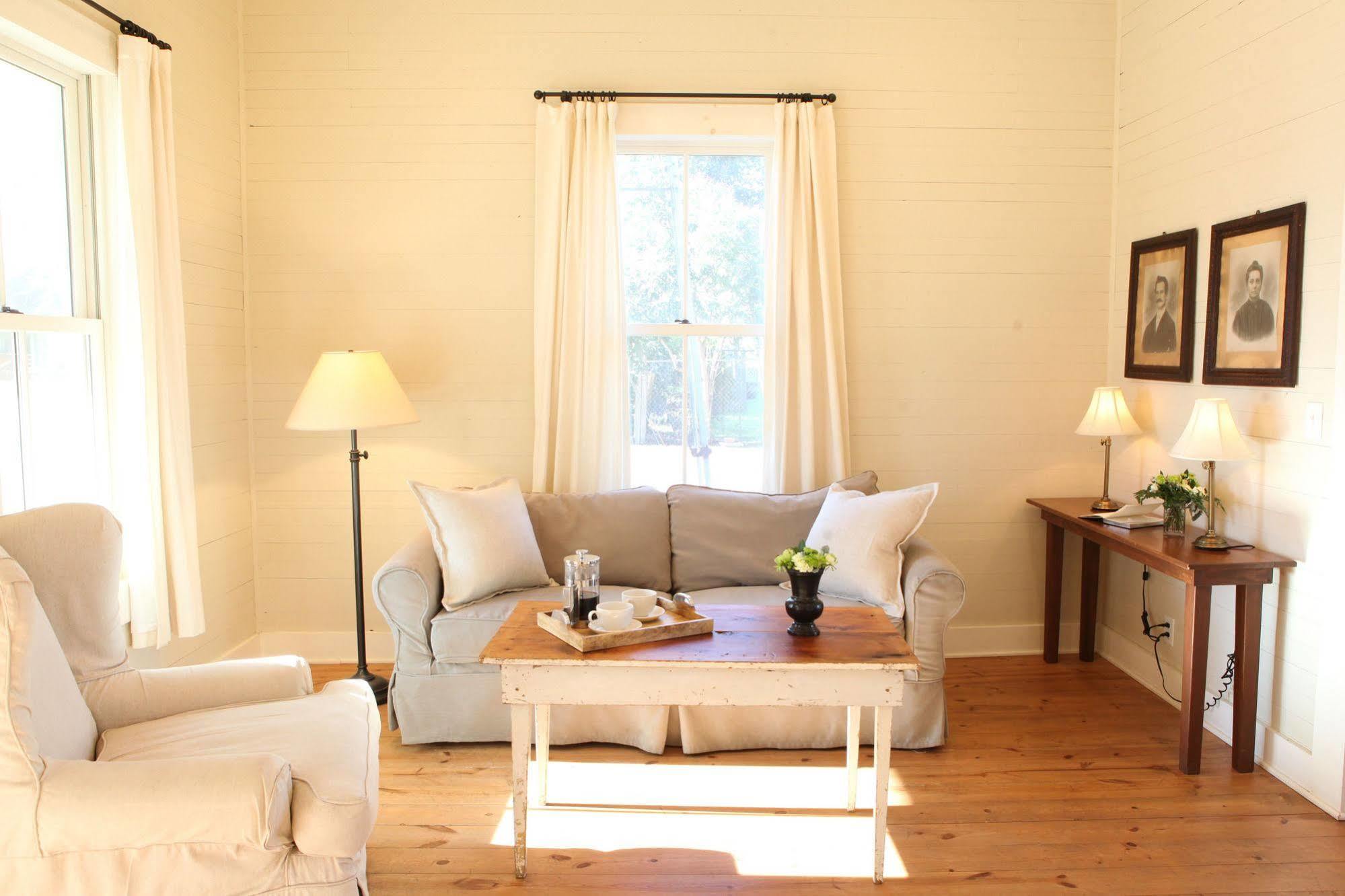 Hoffman Haus Bed & Breakfast Фредериксбург Екстериор снимка