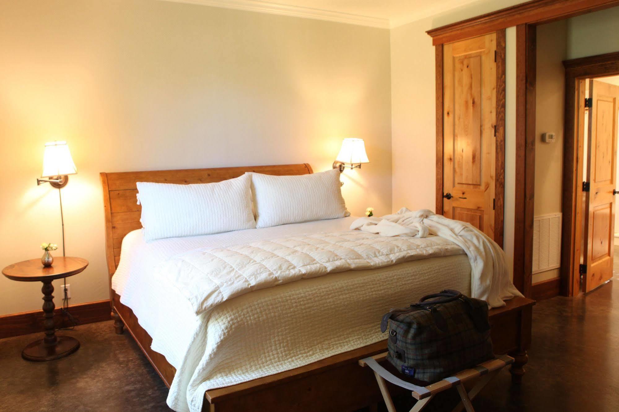 Hoffman Haus Bed & Breakfast Фредериксбург Екстериор снимка