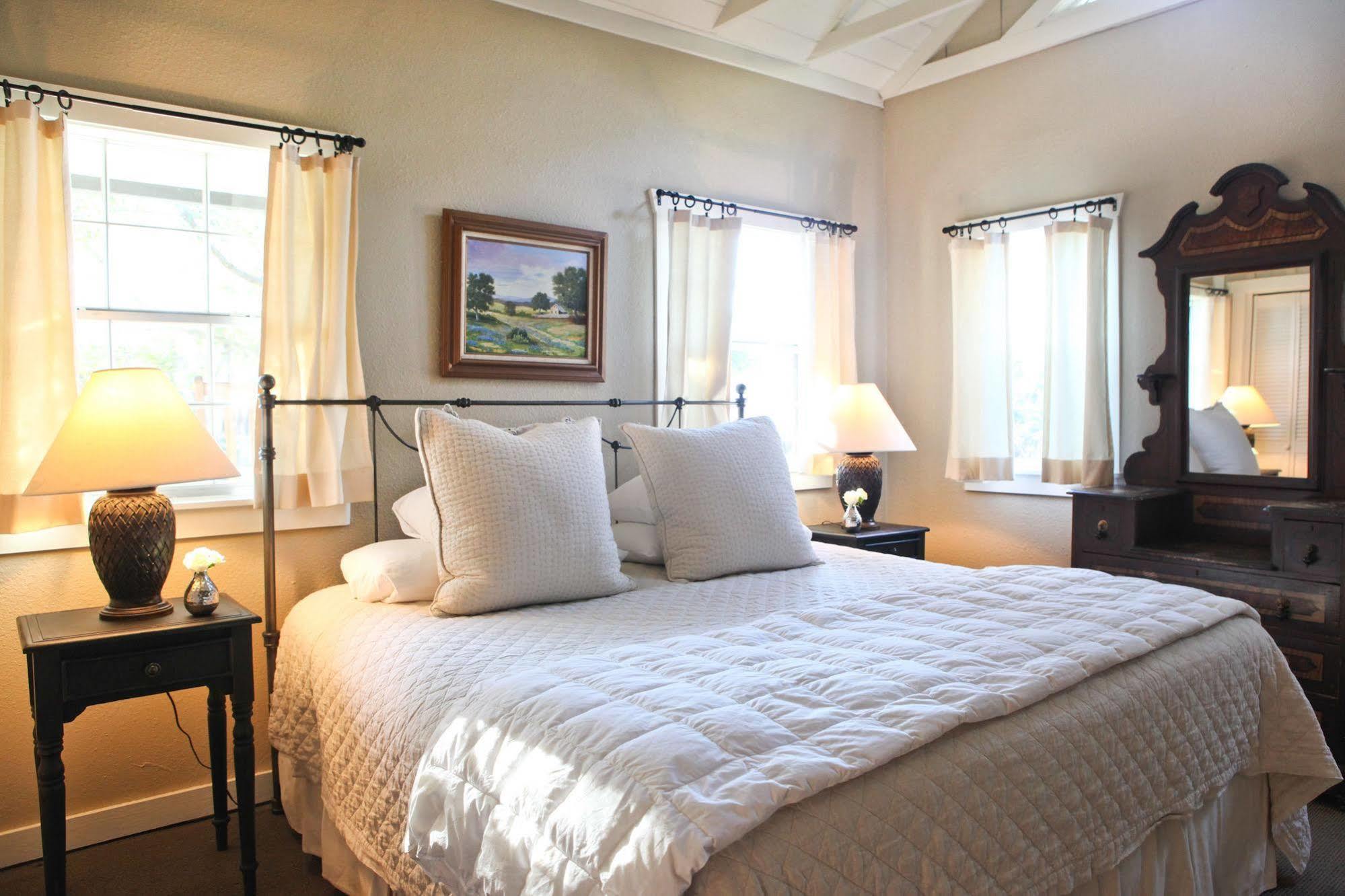 Hoffman Haus Bed & Breakfast Фредериксбург Екстериор снимка