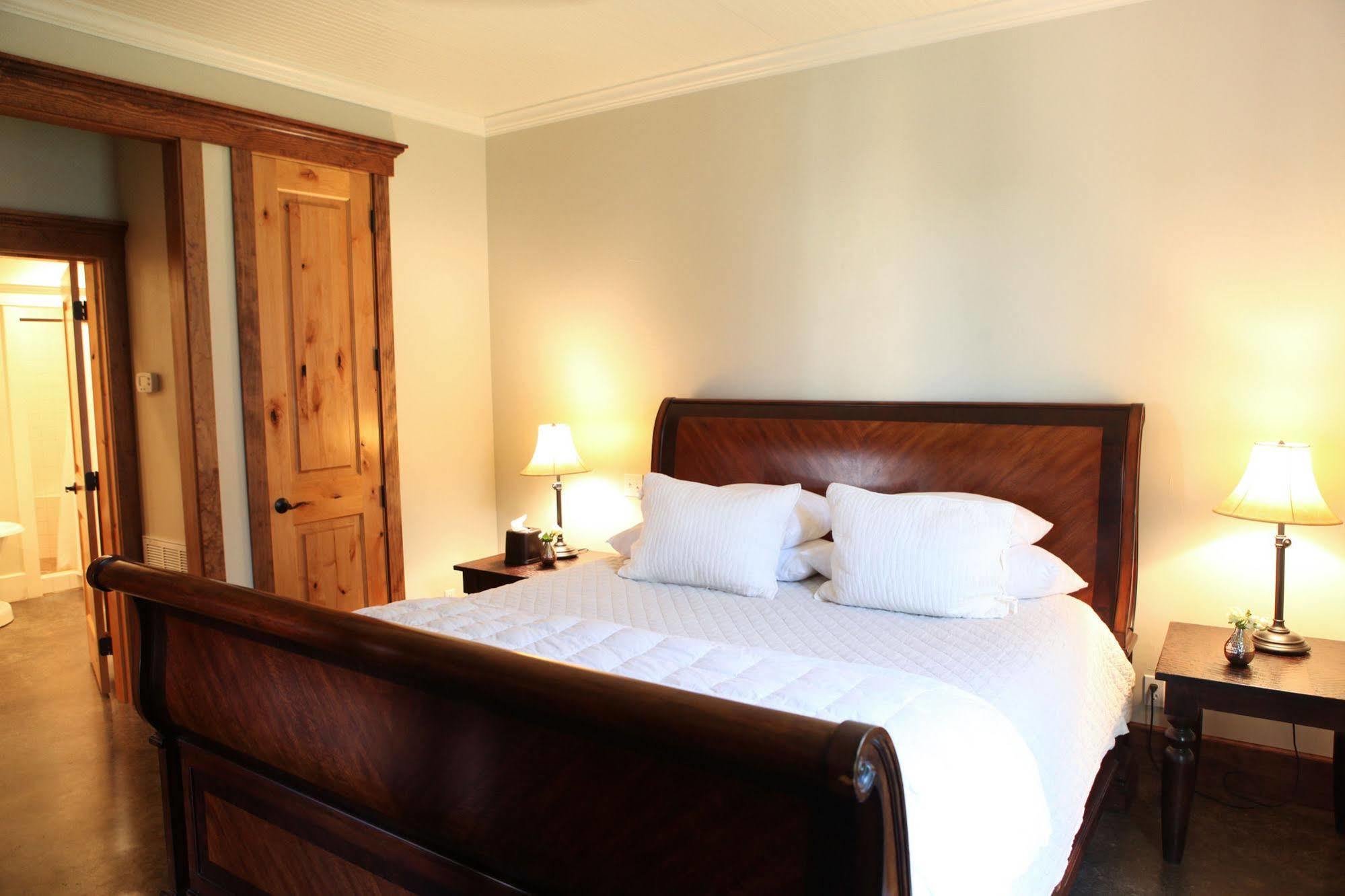 Hoffman Haus Bed & Breakfast Фредериксбург Екстериор снимка